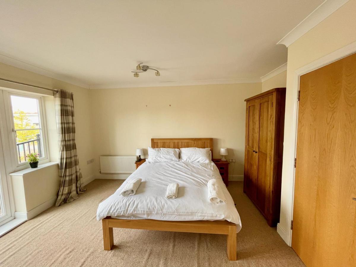 Manor House - Cosy Guesthouse Beside Farnham Hospital Buitenkant foto